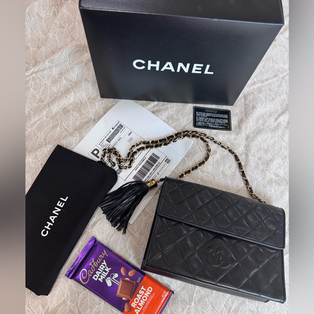 💋SOLD💋CHANEL Black Quilted Crossbody Bag